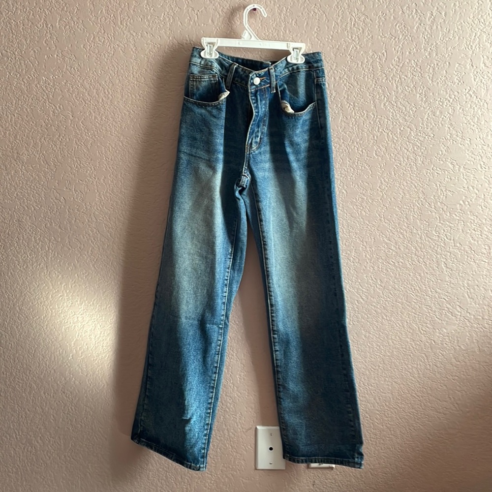 Blue jeans low rise